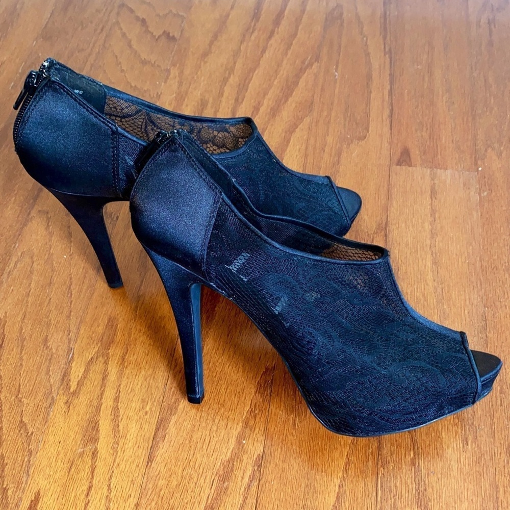 Elle Black Lace Peep-Toe Heels - Picture 5 of 8